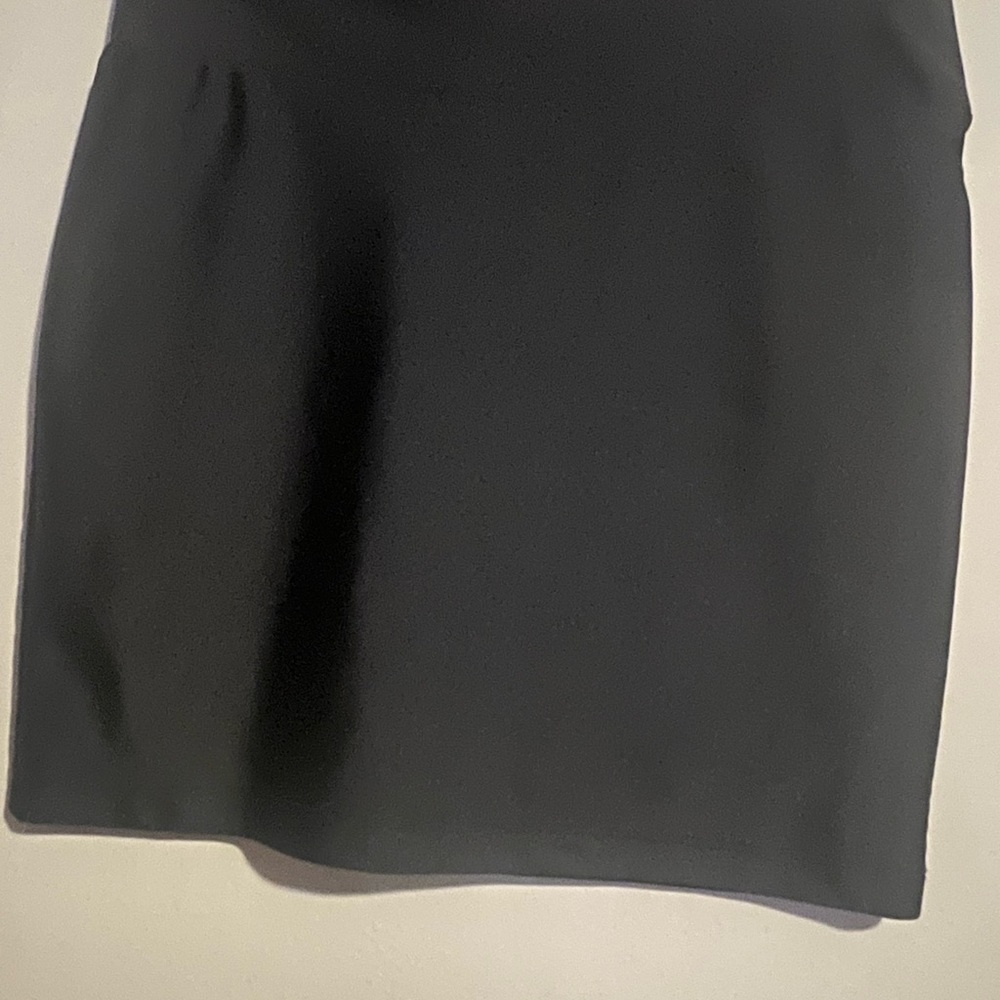 Color black - Picture 2 of 3